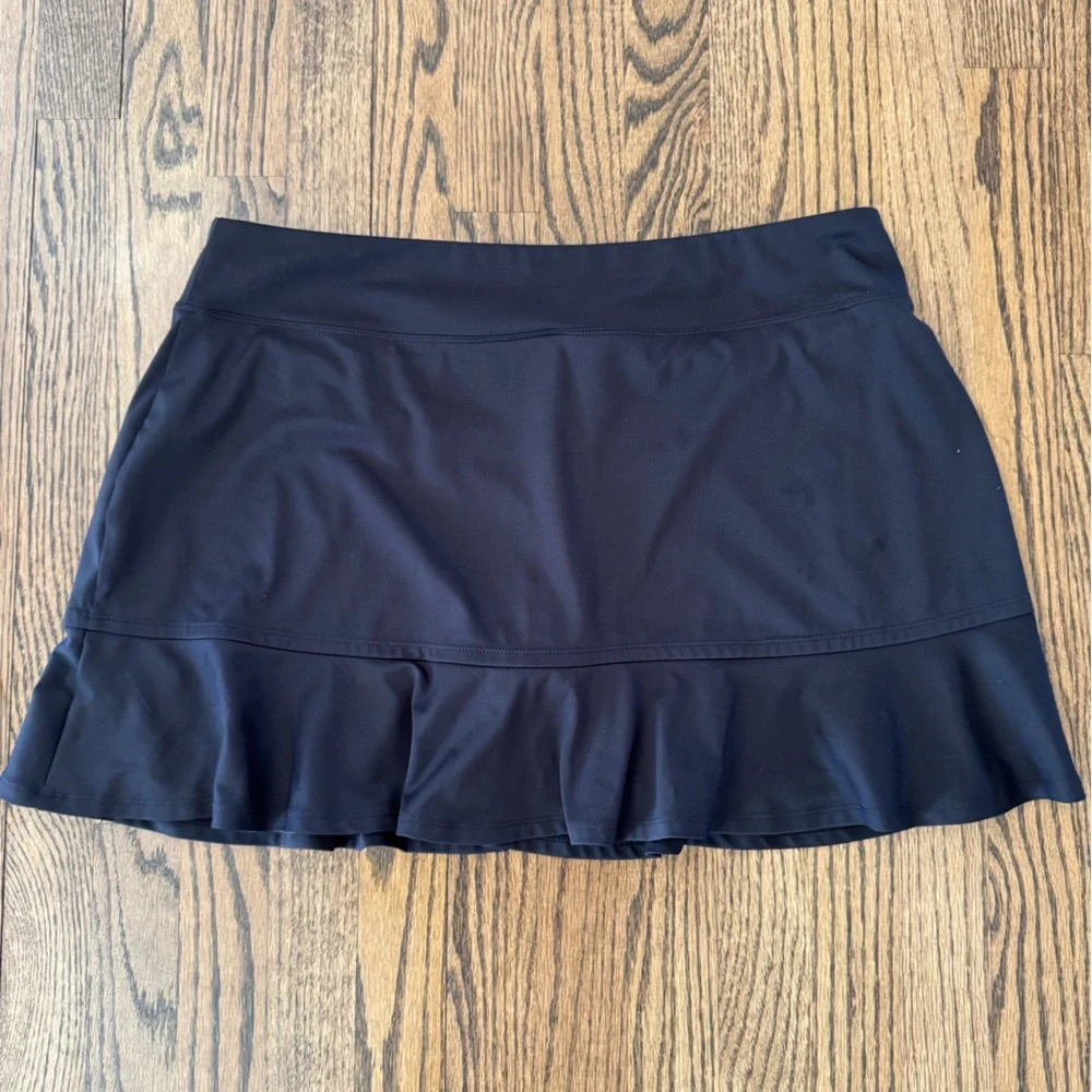 Black Ruffle Hem Tommy Bahama Active Skirt, Size XL - Picture 3 of 4